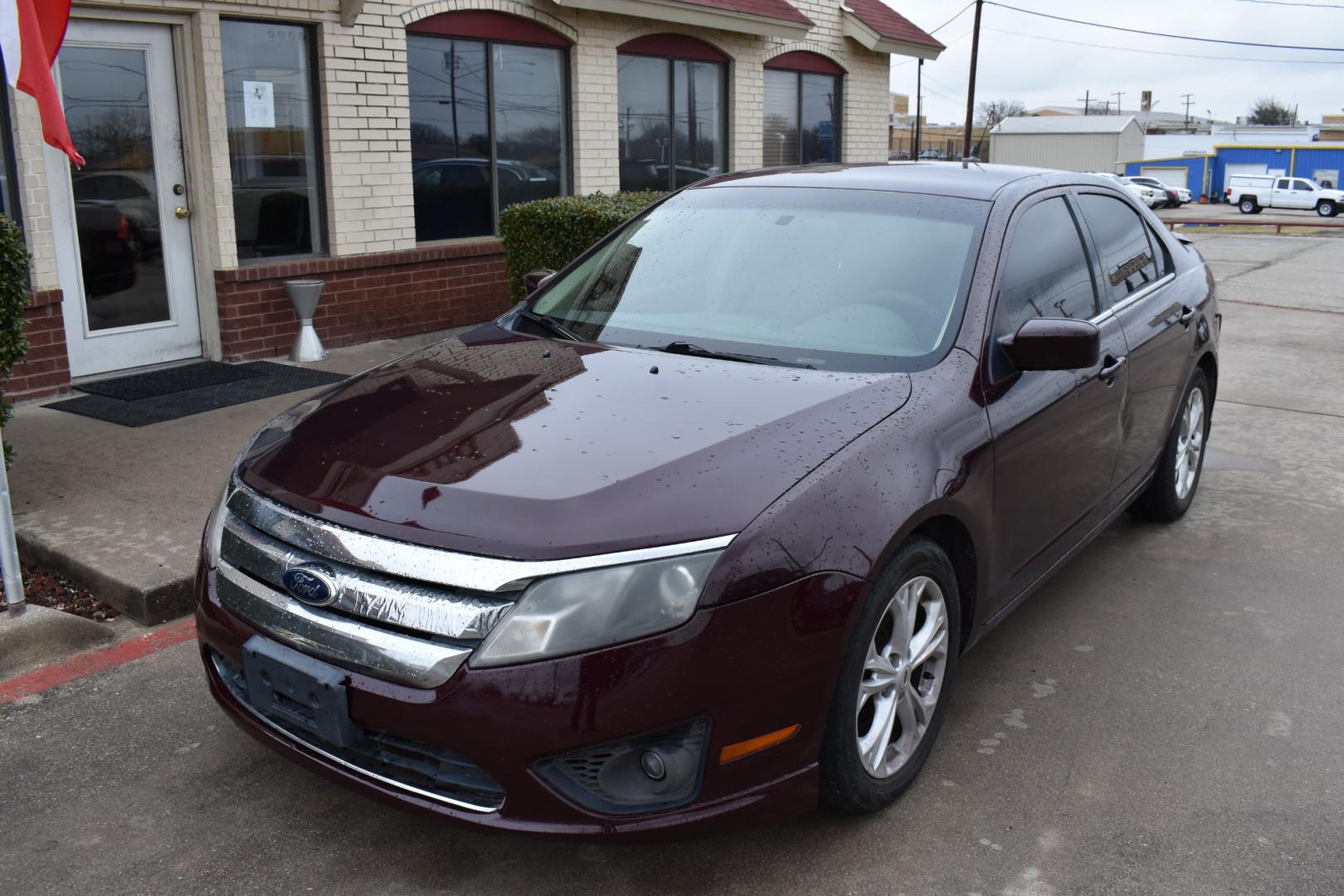 2012 Red /Gray Ford Fusion SE (3FAHP0HA0CR) with an 2.5L L4 DOHC 16V engine, 6 Speed AUTOMATIC transmission, located at 5925 E. BELKNAP ST., HALTOM CITY, TX, 76117, (817) 834-4222, 32.803799, -97.259003 - Photo#1